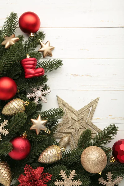 Marco Navidad Ramas Árbol Con Bolas Rojas Doradas Estrellas Copos —  Fotos de Stock