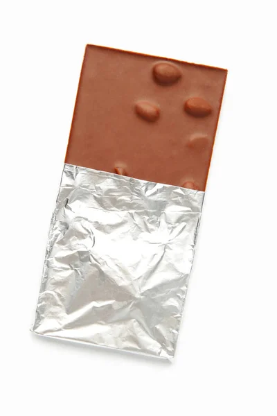 Σοκολάτα Τυλιγμένη Αλουμινόχαρτο Μονοπάτι Αποκοπής Απομονωμένη Λευκό Φόντο — Φωτογραφία Αρχείου