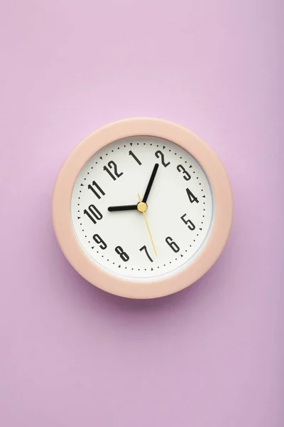 Pink Clock Purple Background Vertical Photo — Fotografie, imagine de stoc