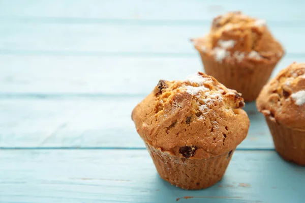 Muffin Alla Vaniglia Dolci Cupcake Sfondo Blu Vista Dall Alto — Foto Stock