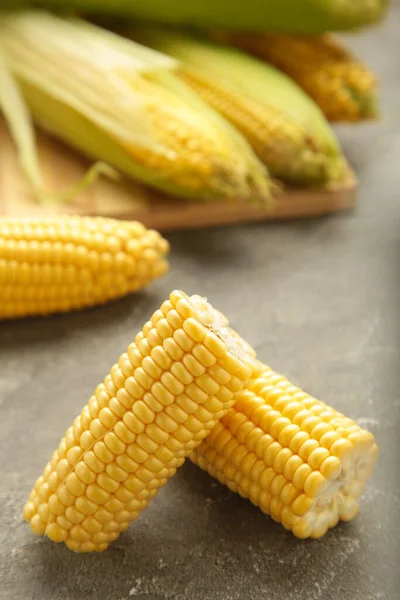 Fresh Corn Cobs Grey Concrete Background Vertical Photo — Fotografia de Stock