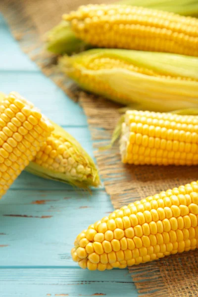 Fresh Corn Cobs Blue Wooden Background Top View — Stock Fotó