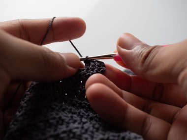 Örgü tekniği teçhizatıyla örgü çekimini kapat.