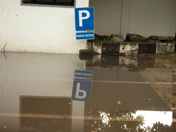 Water Puddle Formed Hard Rain Parking Lot — Stock Photo, Image
