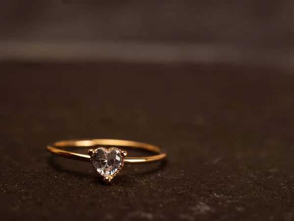 Close Atirar Anel Casamento Ouro Com Diamante Bonito — Fotografia de Stock