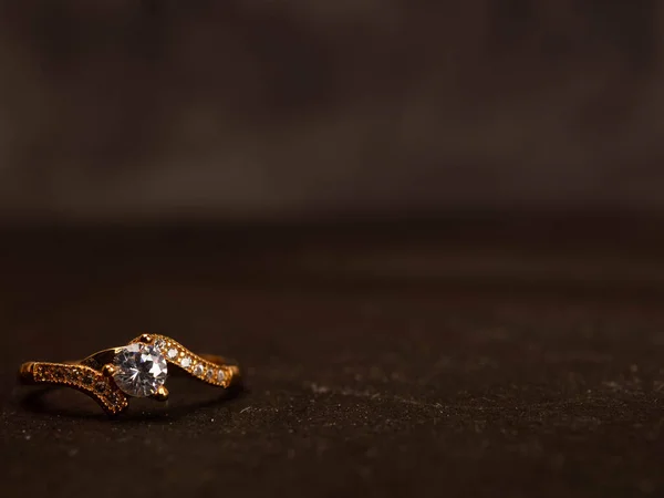 Close Atirar Anel Casamento Ouro Com Diamante Bonito — Fotografia de Stock
