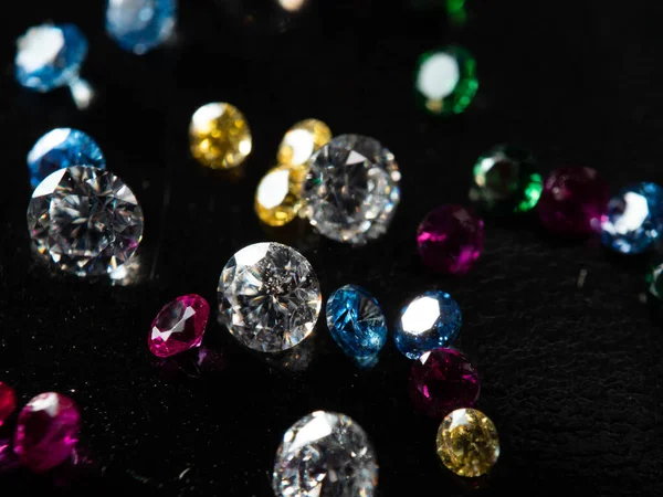 Tutup Gambar Kelompok Multi Warna Berlian Pada Latar Belakang Hitam Stok Gambar Bebas Royalti