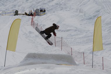 snowborder üzerinde kayak merkezi