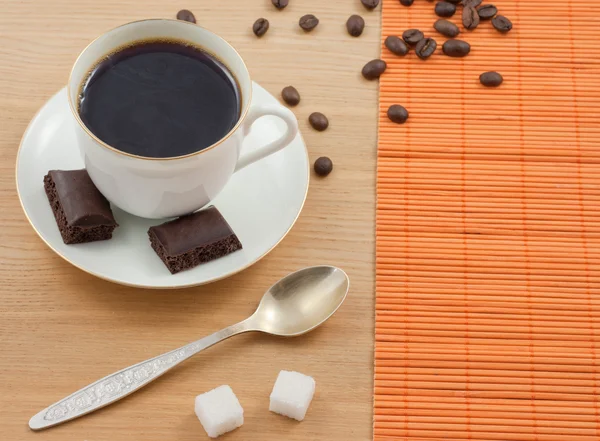 Cup of coffee with chokolate — Stock Photo, Image