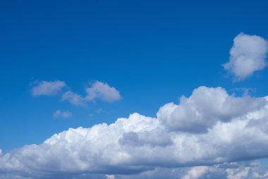 Bulutlu mavi gökyüzü