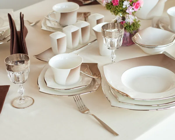 Conjunto de mesa para um jantar de casamento — Fotografia de Stock