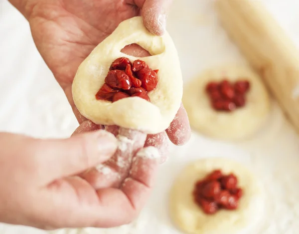 Making cherry bun — Stock Photo, Image