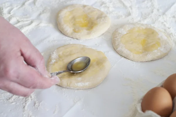 Cooking cinnamon rolls — Stock Photo, Image