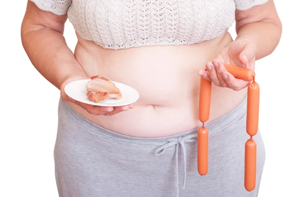 Mujer gorda sosteniendo carne y salchichas. aislado sobre fondo blanco —  Fotos de Stock