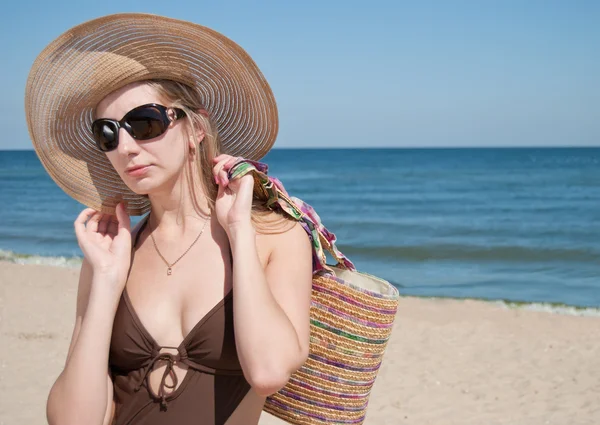 Nice girl on the beach — Stock Photo, Image