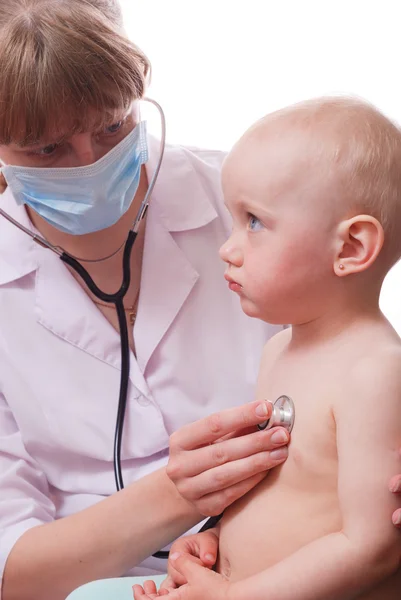 Bebê no médico pediatra — Fotografia de Stock