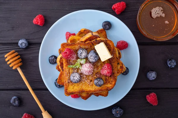 French Toast Berries Honey Sweet Food Background Breakfast — Stock Photo, Image