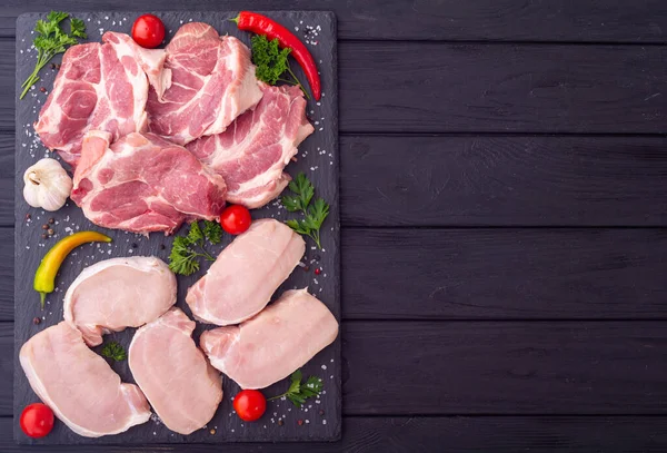 Cuello Cerdo Crudo Filete Con Especias Hierbas Preparados Para Preparación — Foto de Stock