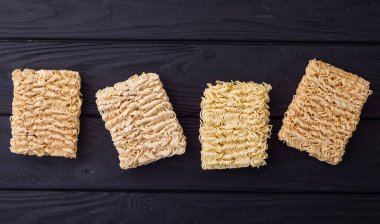 Kuru sarı hazır erişte. Asya Fast food geçmişi