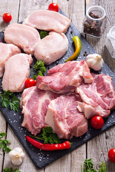 Cuello Cerdo Crudo Filete Con Especias Hierbas Preparados Para Preparación — Foto de Stock