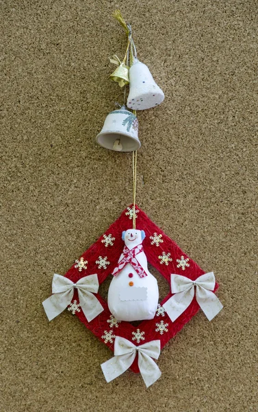 Ano Novo artesanal talismã obereg com boneco de neve e sinos — Fotografia de Stock
