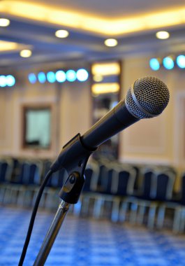 mikrofon açık yakın çekim salonda, zengin