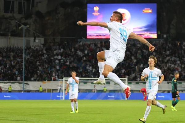 Soccer players celebrate a score — Stock Photo, Image