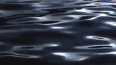 su ripples veya dalgalar