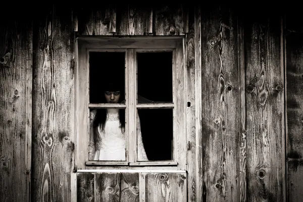 Cena de terror de uma mulher assustadora — Fotografia de Stock