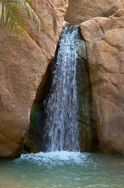 Водопад - красочная демонстрация — стоковое фото