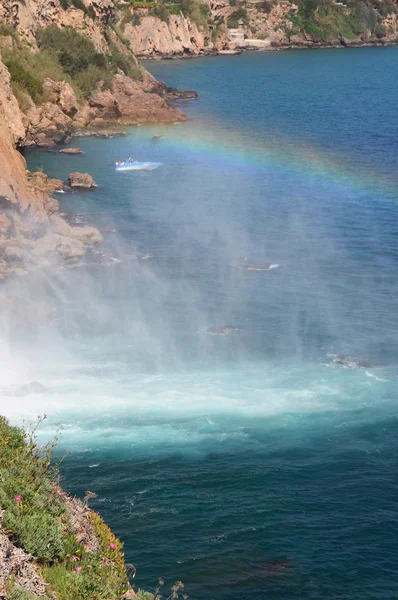 Cachoeira - arco-íris - mar — Fotografia de Stock