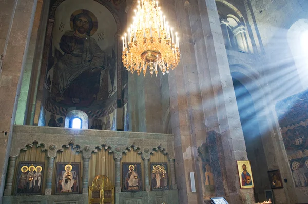 Georgien - im Inneren der Kathedrale von Swetizchowli in Mzcheta — Stockfoto
