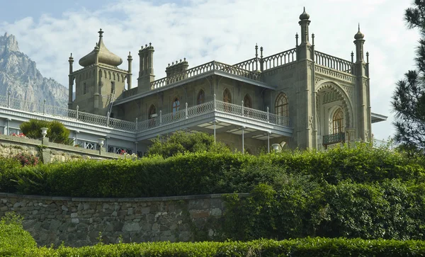 The Vorontsov Palace or the Alupka Palace — Stock Photo, Image