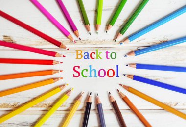 Okul Metni ve Renkli Kalemler 'e Dönüş. Eğitim kavramı