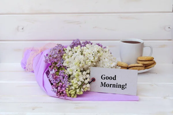Bouquet Lilas Violet Blanc Avec Tasse Café Biscuits Message Bonjour — Photo