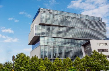 BULGARIA, SOFIA: 15 Eylül 2021 - Sofya 'daki Modern Lüks Cam İşyeri Kurumu .