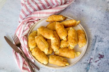 Geleneksel Bulgar Peynirli Phyllo Pastası