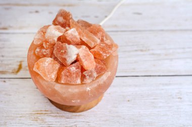 Himalaya pembe tuz kristalleri lambası