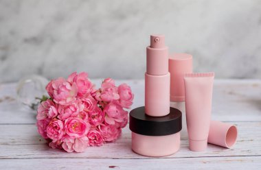 Bulgar Gülü ile Pembe Yaşlanma Karşıtı Yüz Kremi Ürünleri