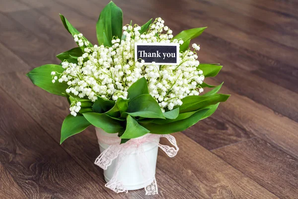 Vadi Çiçeğinin Güzel Zambağı Teşekkür Mesajı Bahar Çiçekleriyle Birlikte Teşekkür — Stok fotoğraf