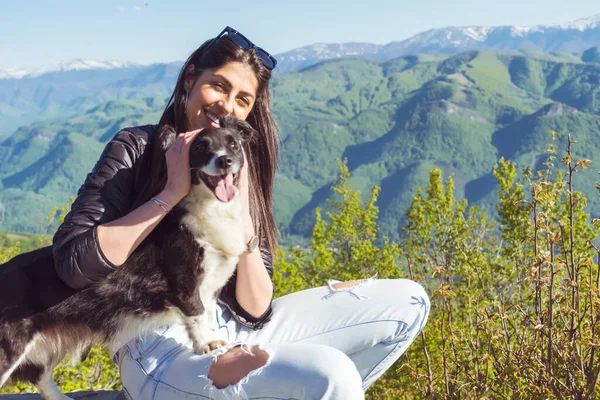 Beautiful Young Woman Hugging Her Adopted Dog Outdoor Summer Mountain — Stock Photo, Image
