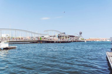 Barselona , İspanya - 14 Haziran 2016. Marina Port Vell ve Rambla del Mar Barselona'da 