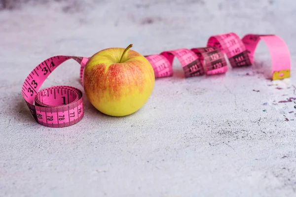 Apple Measuring Tape Copy Space Diet Concept — Foto Stock