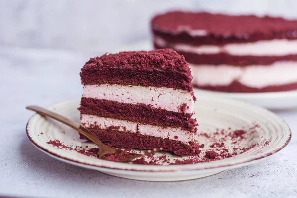 Rote Samttorte Klassischer Dreischichtiger Kuchen Aus Rotem Butterbiskuit Mit Frischkäse — Stockfoto