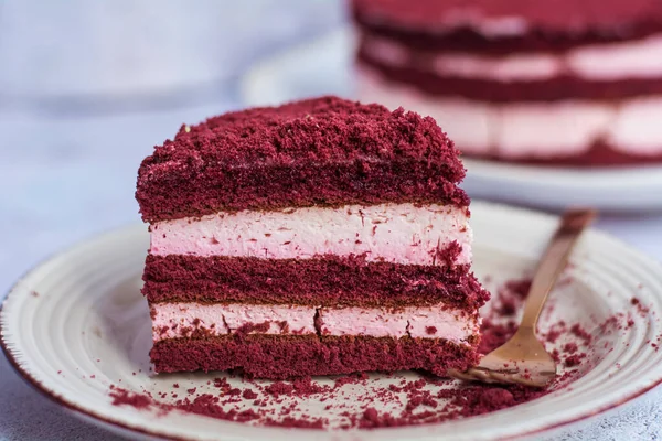 Rote Samttorte Klassischer Dreischichtiger Kuchen Aus Rotem Butterbiskuit Mit Frischkäse — Stockfoto