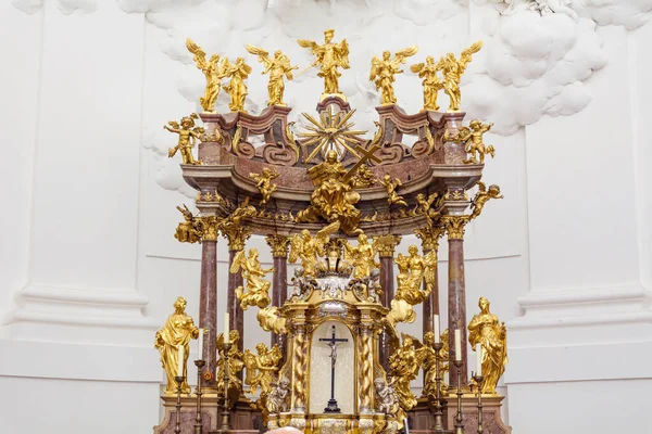 Golden Altar White Church — 图库照片