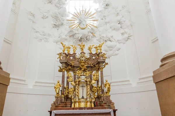 Golden Altar White Church — 图库照片