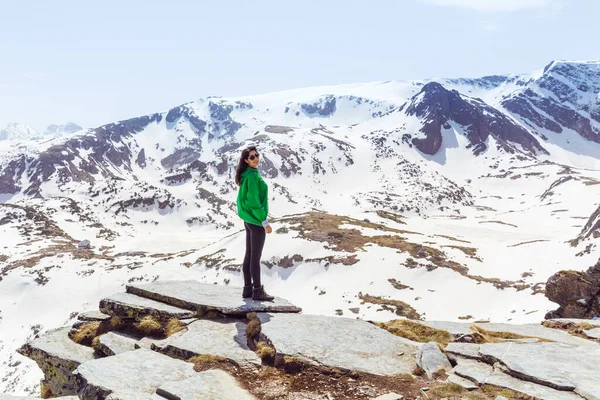 Hiker Woman Standing Top Rila Mountain Stunning View Musala Peak — Stockfoto