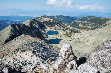 Bulgaristan 'ın Rila Dağı' nda iki göllü dağ manzarası