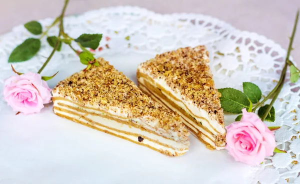 Gâteau Vanille Rustique Française Avec Roses Roses — Photo